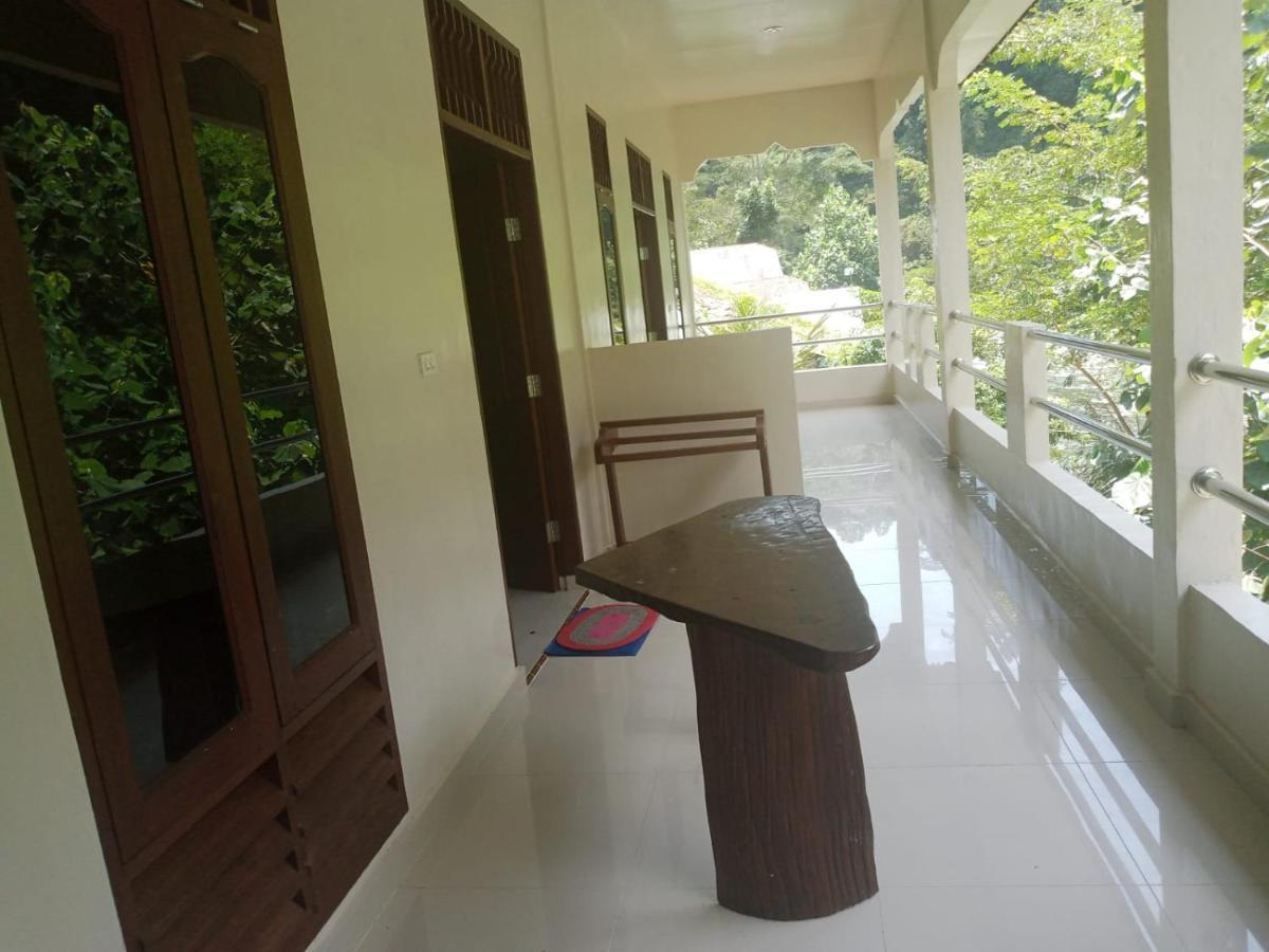 Raja Guest House - Jungle Trekking & Tours Bukit Lawang Sumatra Exterior photo