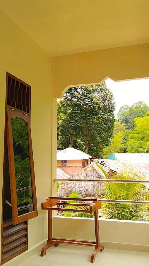 Raja Guest House - Jungle Trekking & Tours Bukit Lawang Sumatra Exterior photo